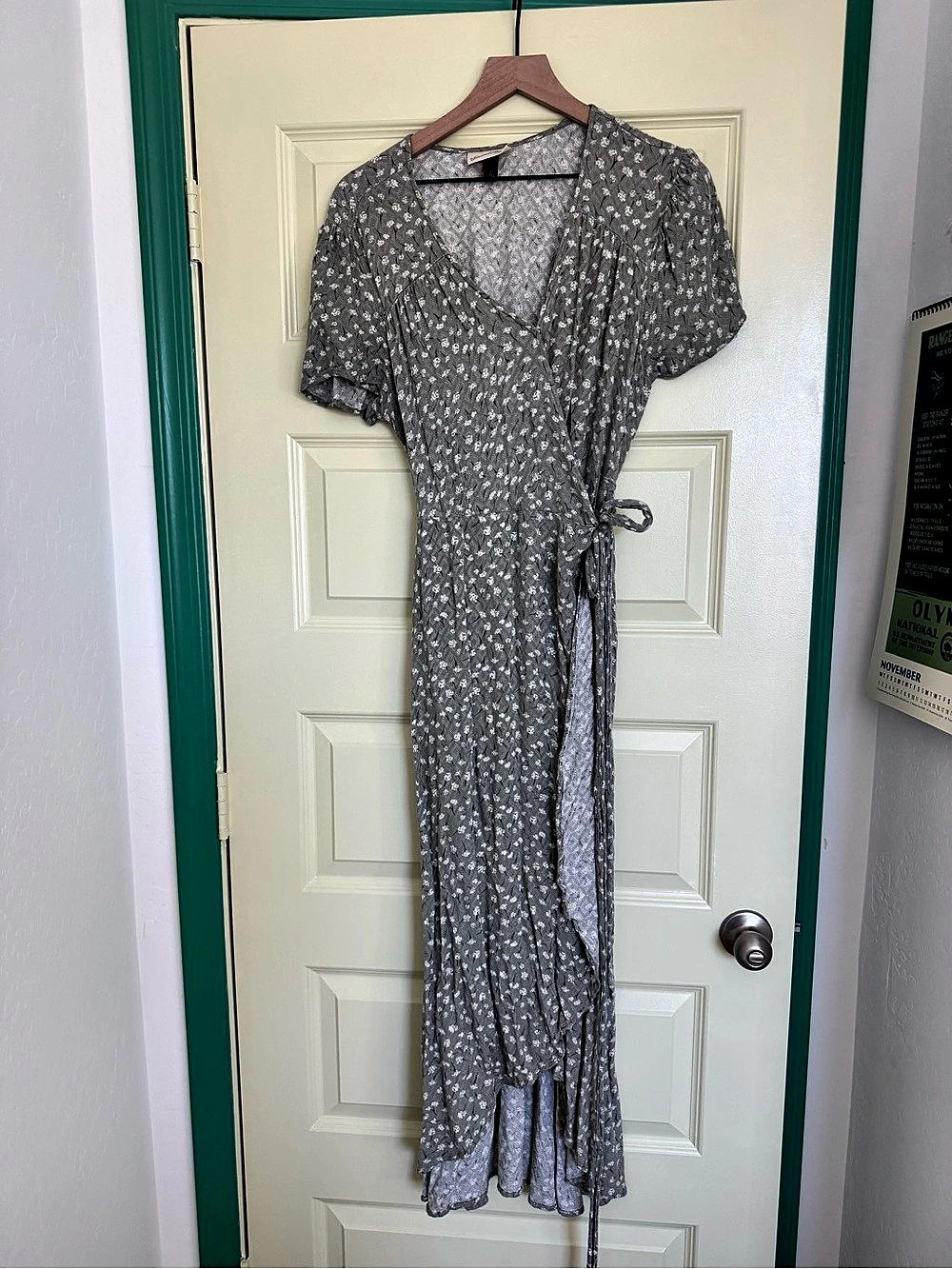 Universal Thread Floral Wrap Maxi Dress Sage green & White Large